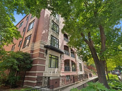 640 W Barry Ave APT 204