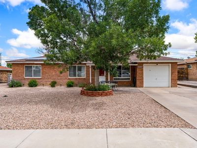 8603 Los Arboles Ave NE
