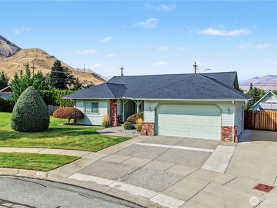 1716 Windsor Court
