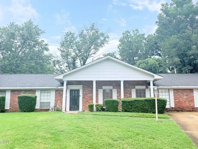 Property at 8185 Barclay Cv, Southaven, MS