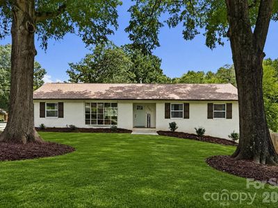 1301 Manchester Ln