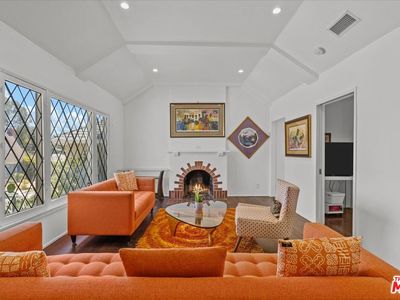 5621 Valley Glen Way