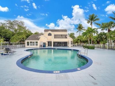 3461 NW 44th St APT 102