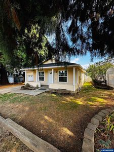 Property at 504 Wall St, Silverton, OR