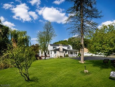 49 Hillcrest Dr