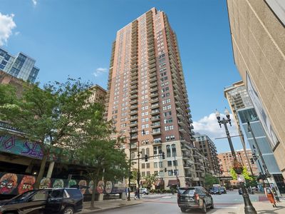 41 E 8th St APT 1102