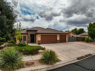 2794 E Carmine Dr