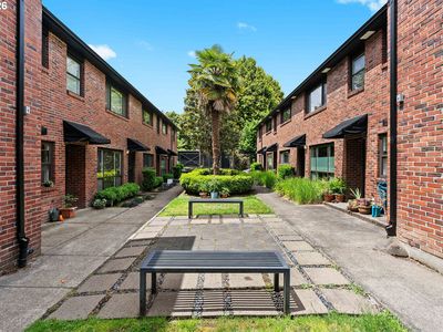 929 SE 16th Ave APT 2