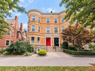 1742 Beacon St APT 2