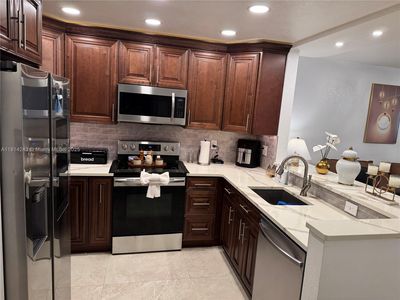 7100 NW 17th St APT 404