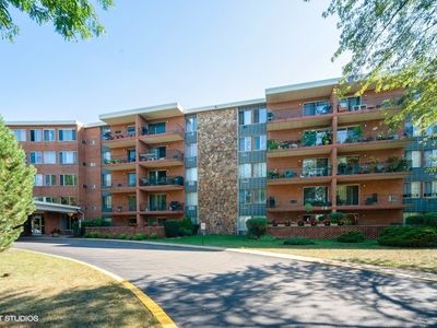 16 E Old Willow Road 206 S