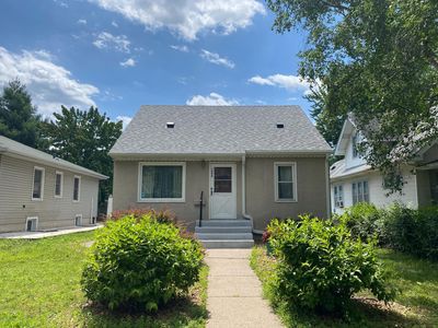 1008 Hawthorne Ave E