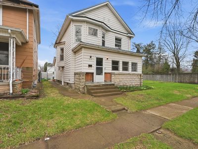 402 Perry Ave