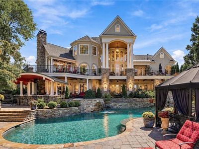 121 Cedar Woods Trl