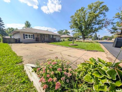 104 S Meadowview Ln