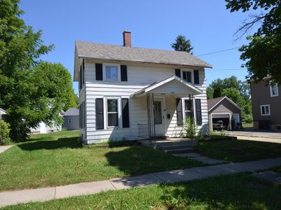 542 W Whitewater STREET