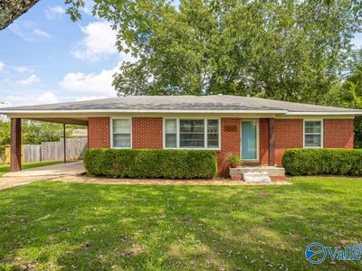 2406 Crestwood Dr SW