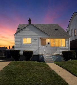 716 Mayflower Ave