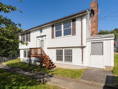 32 Danis St