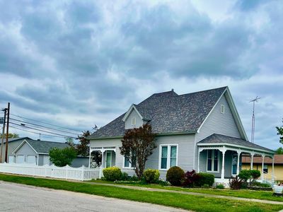 Property at 401 2nd St, Carmi, IL
