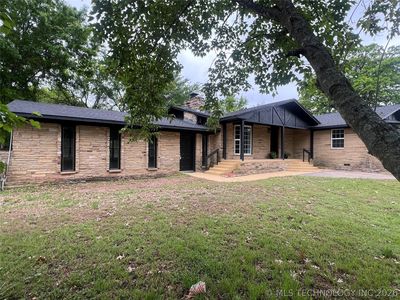 563 W Chambers Rd