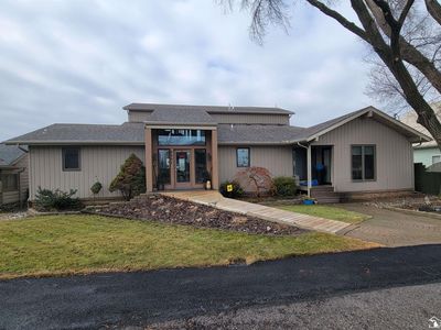 6551 Edgewater Dr