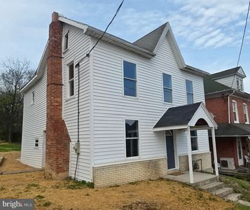 128 N Walnut St