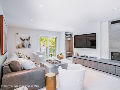 210 E Cooper Ave #3G