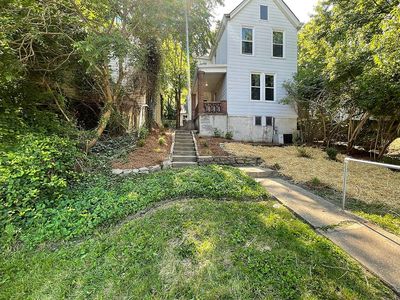 1718 Monmouth St