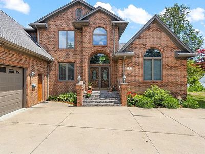 121 S Telegraph Rd