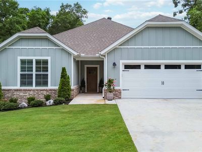 26 Lockerbie Dr