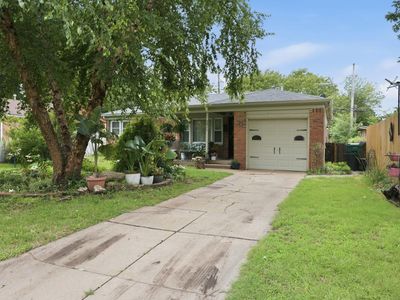 2857 S Larkin Dr