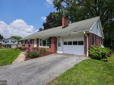 89 Rose Ave