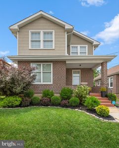 239 James St