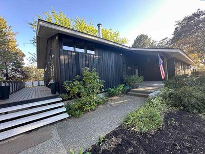 733 Snyder St