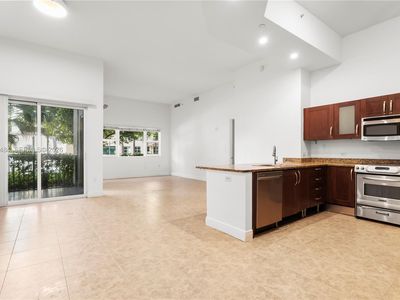 19900 E Country Club Dr APT 104