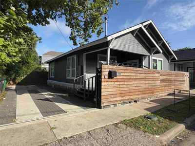 2404 Burkett St