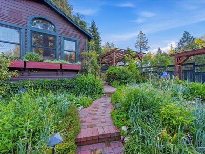 11005 Berggren Ln