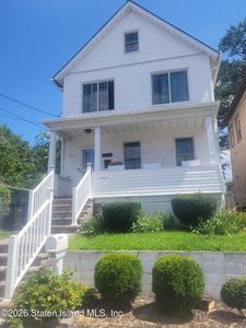 105 Lockman Ave