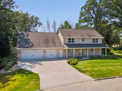 120 E Glenbrook Dr