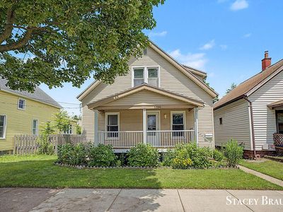 1009 Courtney St NW