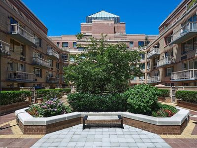 393 W 49th St APT 2U