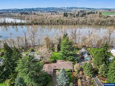 3715 Rivercrest Dr N