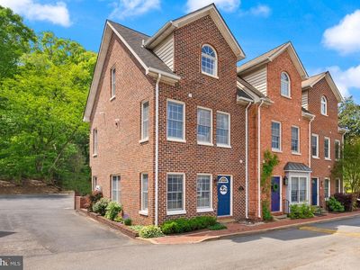 202 Center Ln