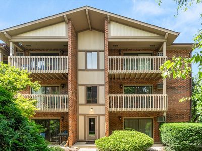 Property at 2370 Abbeywood Dr APT B, Lisle, IL