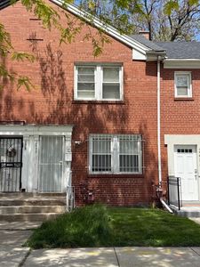 2448 E 74th St