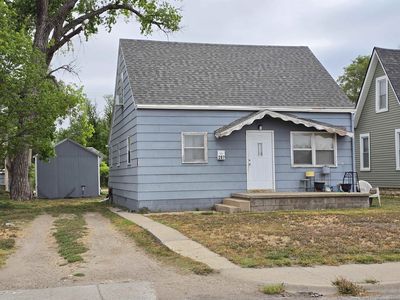 207 E 4th St
