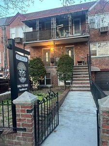1097 E 58th St