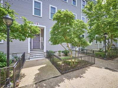 9 Mullins Ct #D