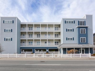 180 Ashworth Avenue #105